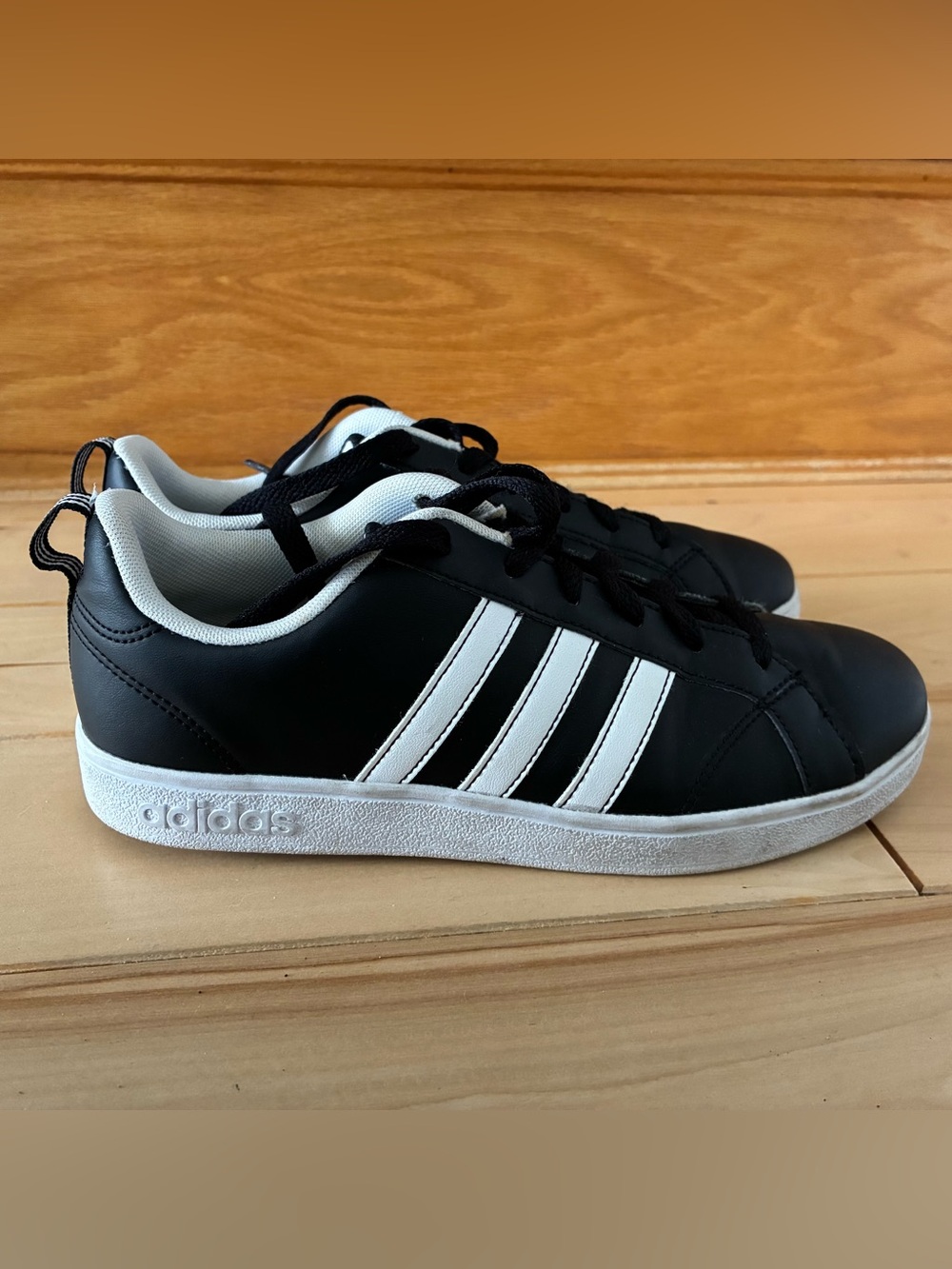 Adidas Neo Youth Sneakers, Excellent Condition! Size 5, fits ladies’ 6/6.5